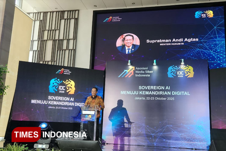 Menteri Hukum dan HAM Supratman Andi Agtas saat membuka Indonesia Digital Conference (IDC) 2025 yang digelar Asosiasi Media Siber Indonesia (AMSI) di The Hub Epicentrum, Jakarta Selatan, Rabu (22/10/2025). (foto: Yatimul Ainun/TIMES Indonesia)
