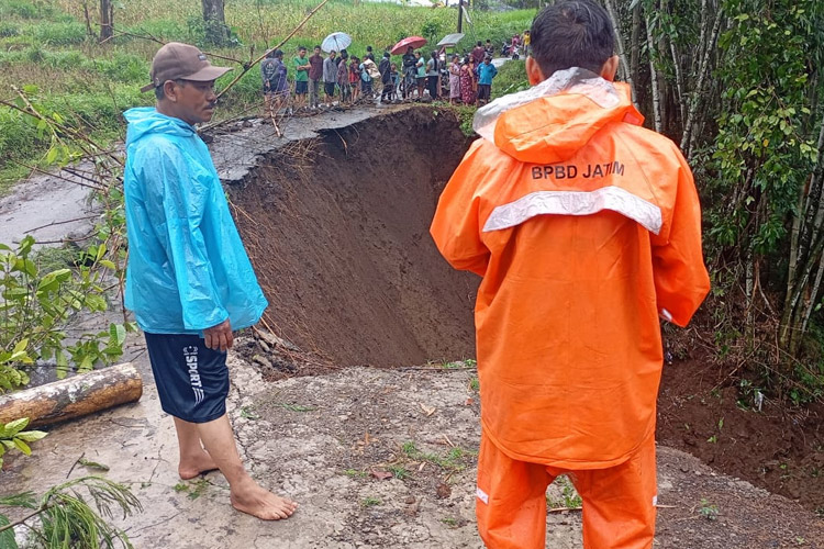 Tanah Longsor di Kabupaten Malang, Akses Jalan Terputus Isolasi Ratusan KK