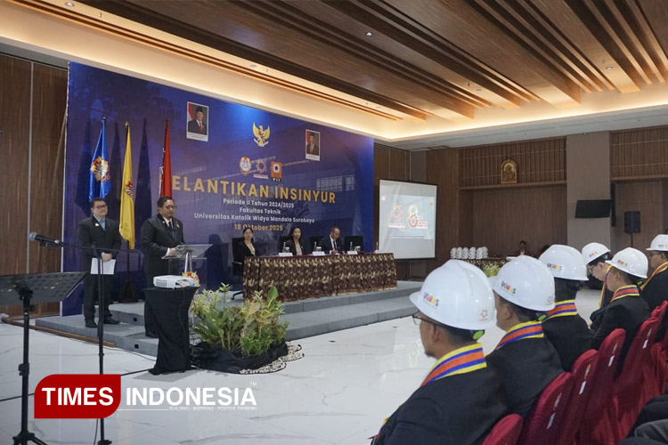 Pelantikan 35 ASN Gresik bergelar insinyur. (Foto: Akmal/TIMES Indonesia)