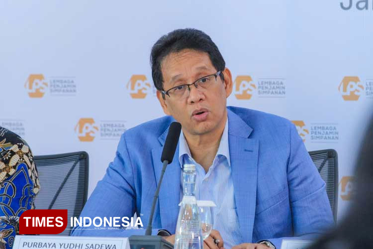 Menkeu Purbaya Siapkan Denda untuk Importir Baju dan Tas Bekas Ilegal