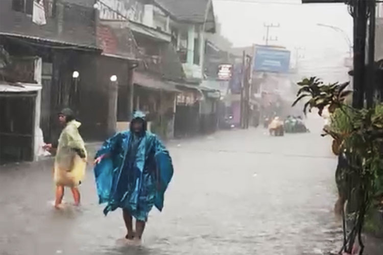Hujan Deras Guyur Kota Malang, 22 Titik Terendam Banjir