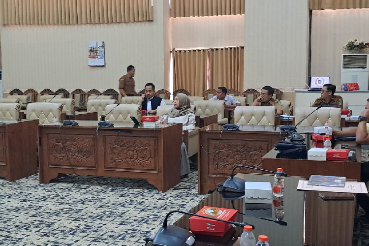 Bapemperda DPRD Banyuwangi Bahas Raperda Dana Abadi Daerah dalam Raker Propemperda 2026