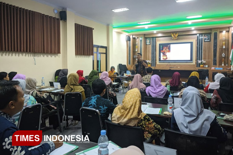 Gandeng Yayasan Pelayanan Kasih A & A Rachmat, BMPS Banyuwangi Geber Pelatihan Guru Profesional