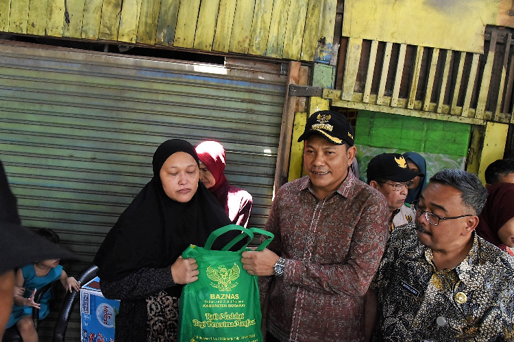 Bupati-Sidoarjo-Subandi-b.jpg