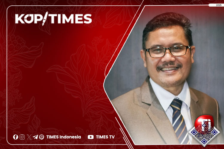 Prof. Dr. Hufron, S.H., M.H., Guru Besar Hukum Tata Negara Universitas 17 Agustus 1945 Surabaya.