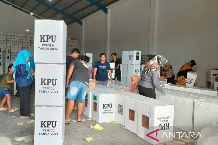 Arsip dokumen pendistribusian logistik pemilu di Gudang Logistik KPU Sumenep. (FOTO: ANTARA/ HO-KPU Sampang)