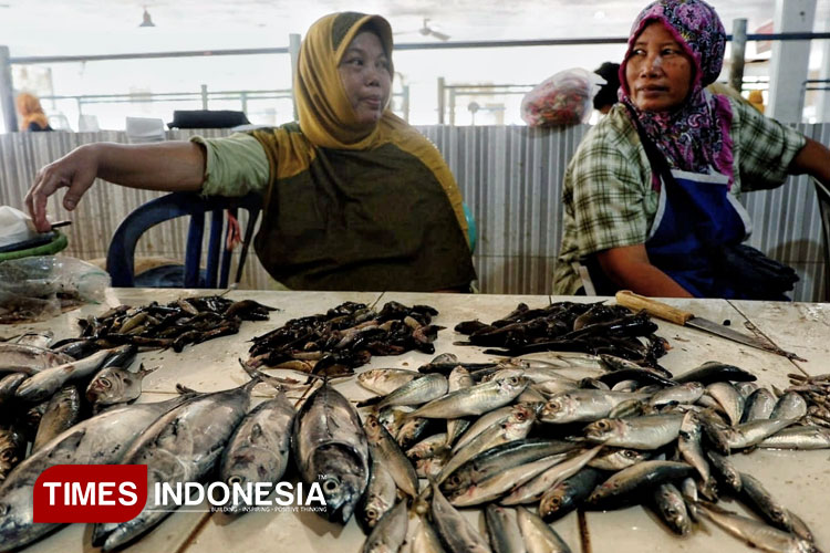 Kondisi lapak pedagang ikan laut di Pasar Minulyo Pacitan. (FOTO: Yusuf Arifai/TIMES Indonesia)