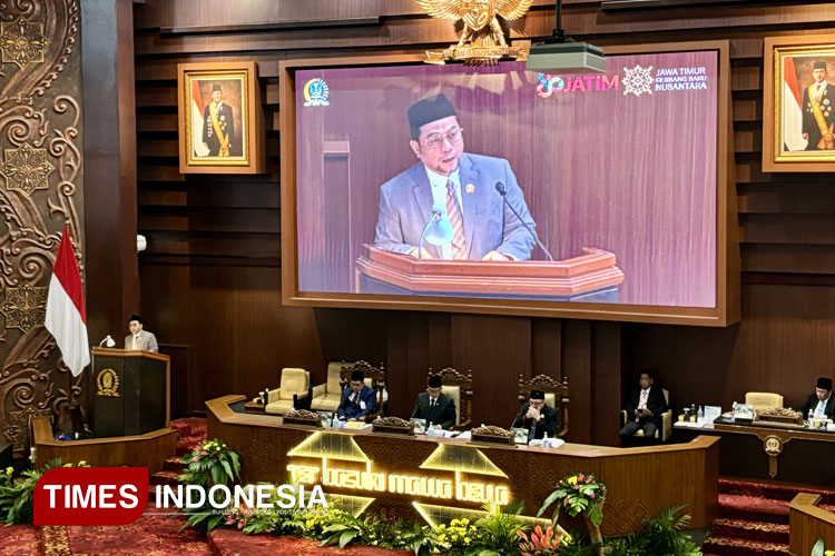 Juru Bicara Fraksi Partai NasDem DPRD Jatim, Khusnul Arif menyetujui pencabutan lima Perda untuk reformasi regulasi daerah namun mendesak Pemprov Jatim dan tidak mencabut Perda Bandara Abdulrachman Saleh. (Foto: Zisti Shinta/TIMES Indonesia)