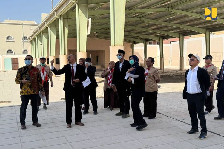 Peletakan batu pertama SLIN Riyadh dan Jeddah dilakukan oleh Menteri Pekerjaan Umum, Dody Hanggodo, di Kota Riyadh, Selasa (21/10/2025), dihadiri oleh perwakilan Pemerintah Kerajaan Arab Saudi, Kementerian Luar Negeri. (Dokumentasi Kementerian PU)