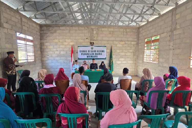 Pengadilan Agama (PA) Waingapu menggelar sidang pertama kalinya di Pulau Salura .(FOTO: PA Waingapu)