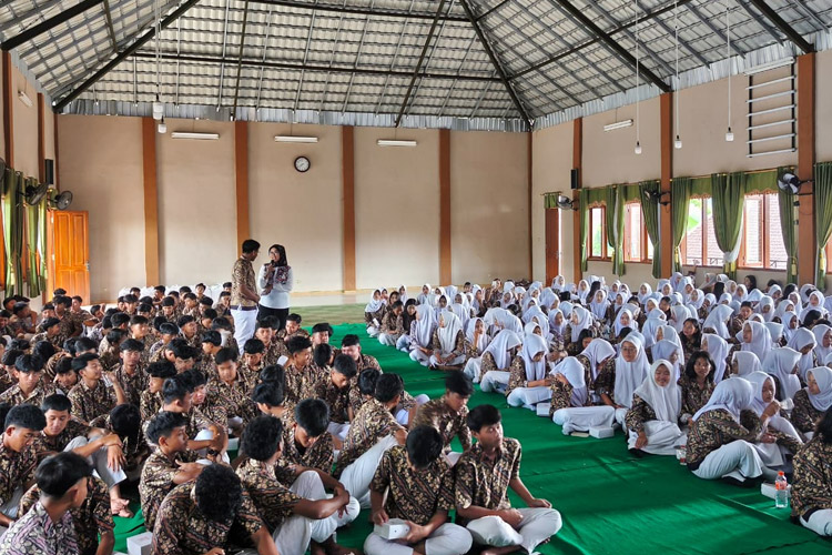 SMA-Negeri-1-Dampit-a.jpg