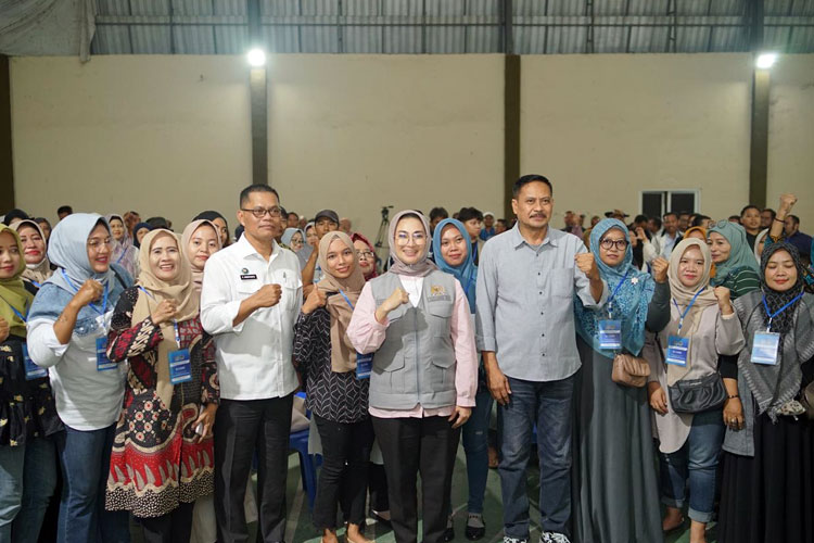 Sinergi BGN dalam acara sosialisasi Program MBG bersama Anggota Komisi IX DPR RI Lucy Kurniasari di Gedung Serba Guna BUMDes Jati, Kecamatan Sidoarjo, Kamis (23/10/2025).(Dok.BGN)