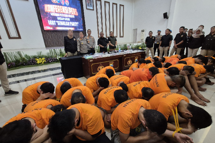 Konferensi pers ungkap kasus LGBT 'Siwalan Party' oleh Satreskrim Polrestabes Surabaya. (Foto: Novia for TIMES Indonesia)