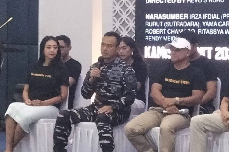 Kadispenal Laksamana Pertama TNI Tunggul saat jumpa pers tentang film The Hostage's Hero di Wisma Elang Laut, Menteng, Jakarta Pusat, Kamis (23/10/2025). (FOTO: ANTARA/Walda Marison)