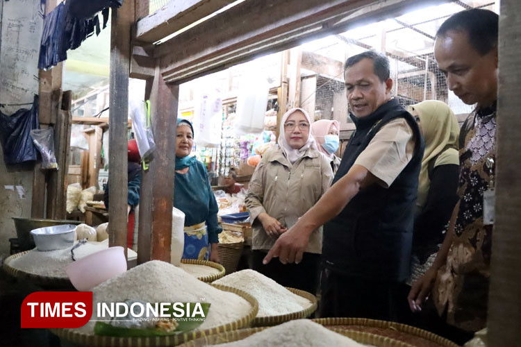Sat Reskrim Polres Banjarnegara dan Tim Satgas Pangan Sidak, Pastikan Harga Beras Sesuai HET