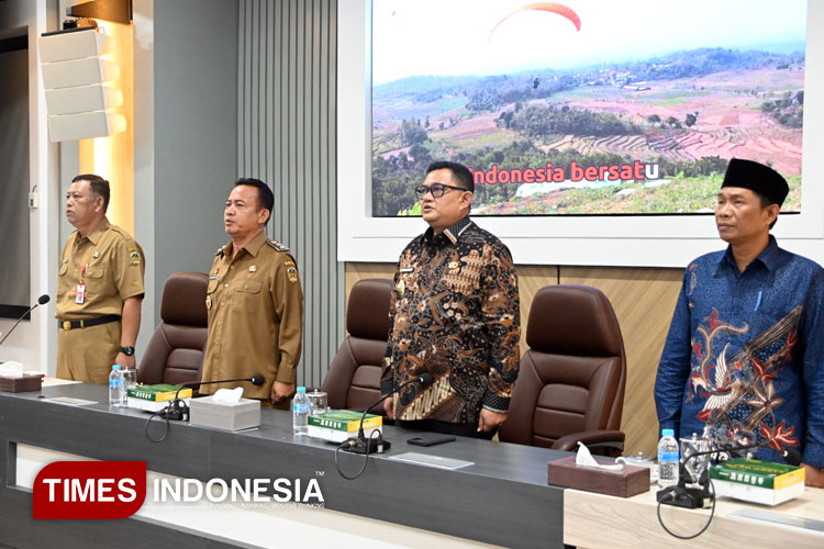 Wakil Ketua II DPRD KLU, Hakamah bersama Wabup KLU, Kusmalahadi Syamsuri studi tiru KPBU APJ ke Madiun. (Foto: Sekretariat DPRD for TIMES Indonesia)