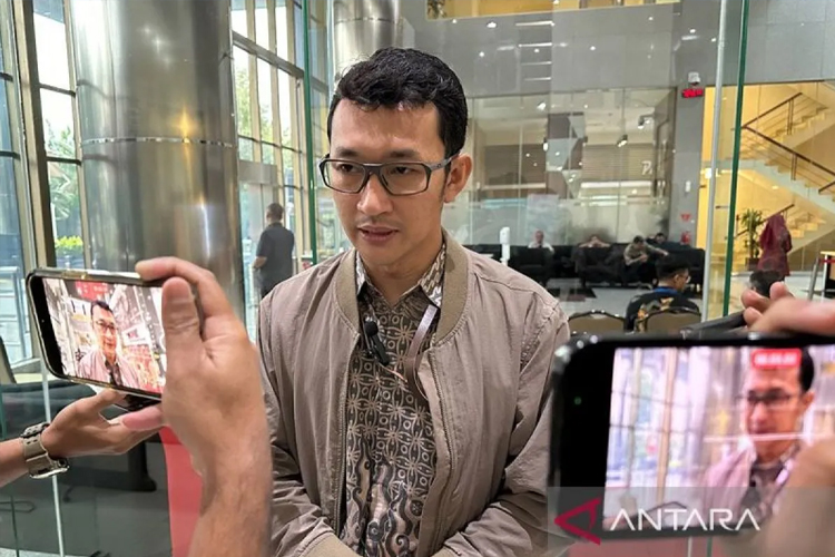 Juru Bicara Komisi Pemberantasan Korupsi Budi Prasetyo memberikan keterangan di Gedung Merah Putih KPK, Jakarta, Kamis (23/10/2025). (Foto: ANTARA/Rio Feisal/am)