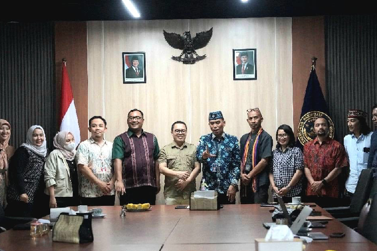 Dwi-Marhen-Yono-b.jpg