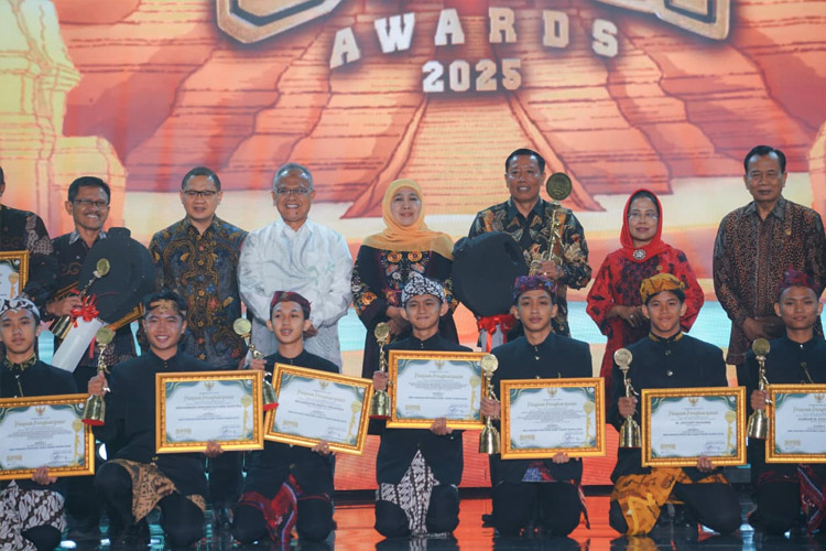 Gubernur-Khofifah-b.jpg