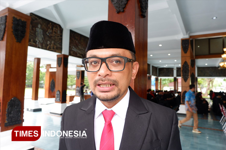 Kepala Dinas Pendidikan Pacitan, Khemal Pandu Pratikna usai dilantik di pendapa kabupaten, Jumat (24/10/2025). (FOTO: Yusuf Arifai/TIMES Indonesia)