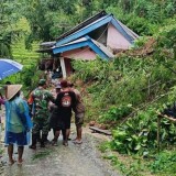 Tebing Longsor di Nawangan Pacitan, Satu Rumah Rusak Warga Mengungsi