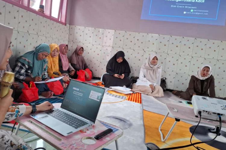 UTM Perkuat Daya Saing UMKM Junganyar Lewat Literasi Keuangan dan Pemasaran Digital