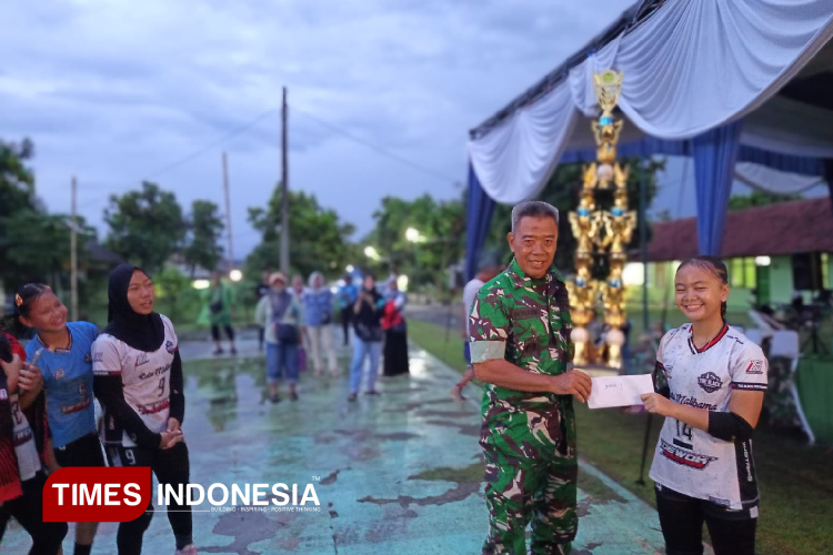 Turnamen Bola Voli Dandim Cup KU-2012 Putri. (FOTO: Jaja Sumarja/TIMES Indonesia)