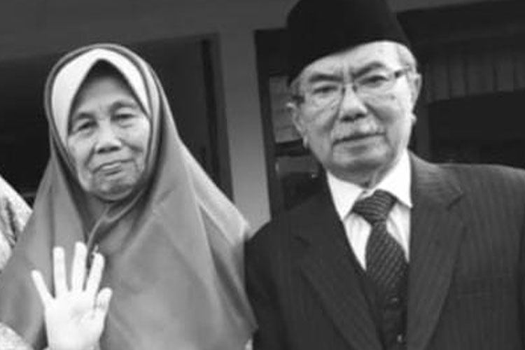 Obituari Yayah Suryati, Sosok Penting di Balik Eksisnya Radio Tertua di Malang Andalus FM