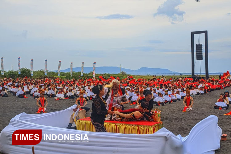 1.300 Penari Jalani Ritual Meras Gandrung Sebelum Tampil di Banyuwangi Festival Gandrung Sewu