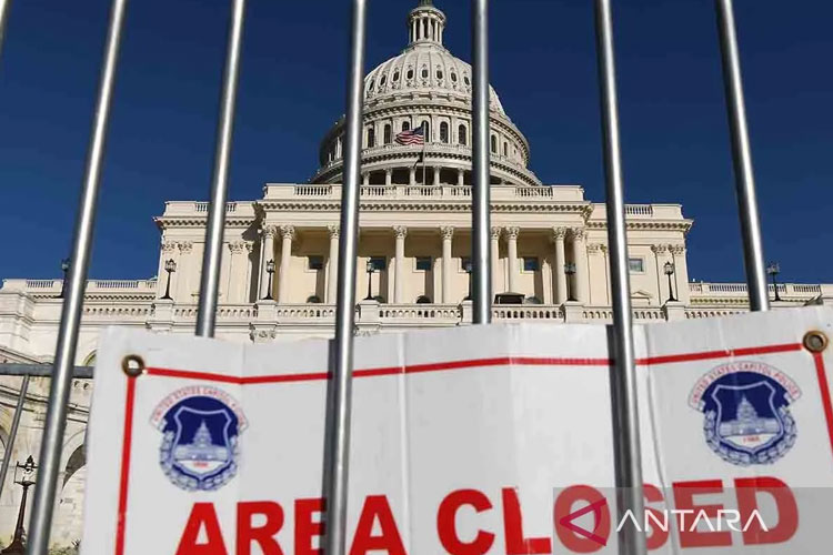 Arsip - Papan pengumuman penutupan Gedung Capitol di Washington DC, Amerika Serikat, 6 Oktober 2025. Pemerintah AS memasuki hari kelima