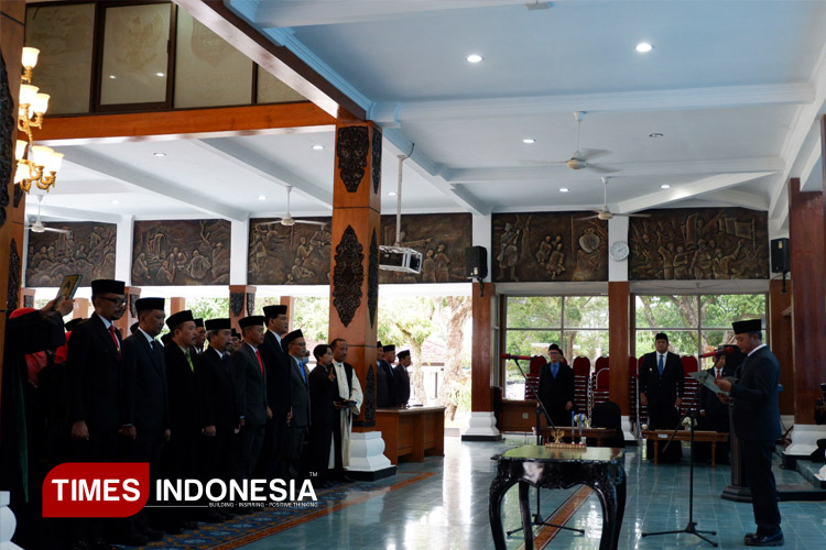 sumpah-dan-pelantikan-sejumlah-pejabat-lingkup-Pemkab-Pacitan.jpg