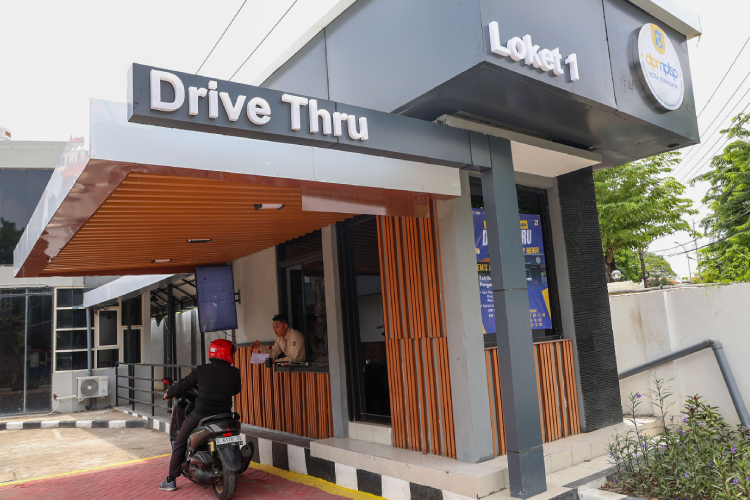 Layanan Drive Thru di SPP Menur, Warga Surabaya Urus IPT dan SIP Makin Cepat