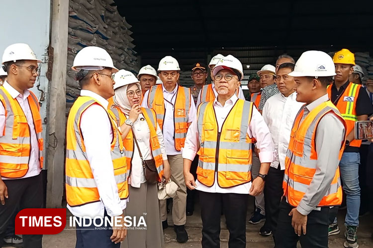 Datang ke Jombang, Menko Pangan Zulhas Pastikan Stok Pupuk Aman dan Harga Turun
