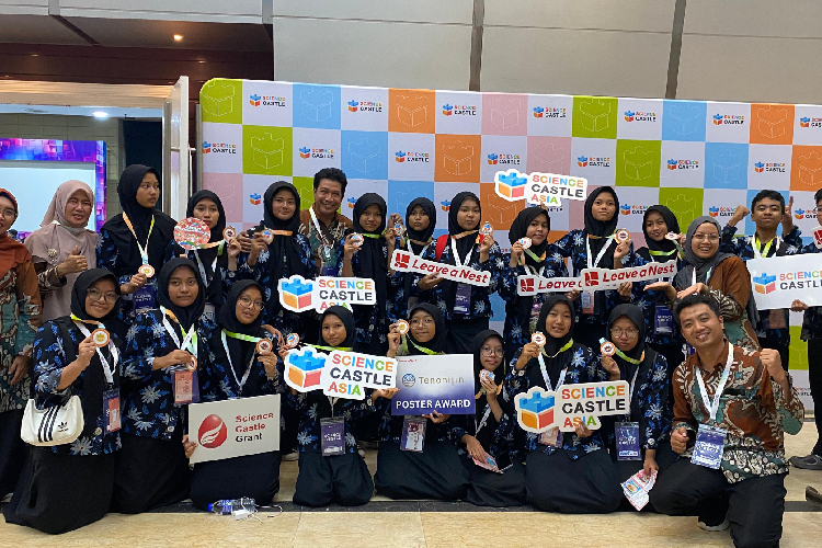 Tim-riset-dari-MTsN-6-Malang-b.jpg