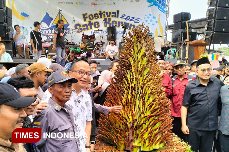 Meriah! Festival Sate Kerang di Randuboto Gresik Bagikan 2025 Tusuk Sate Gratis