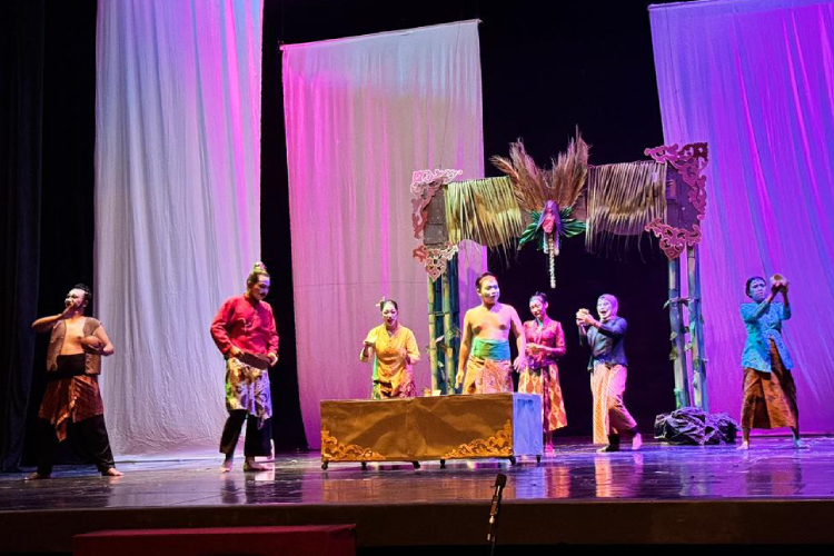 Berbagai penampilan teater yang turut memeriahkan Parade Teater. (Foto: Zain for TIMES Indonesia)