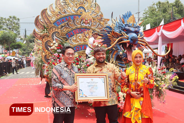Batu-Art-Flower-Carnival-3.jpg