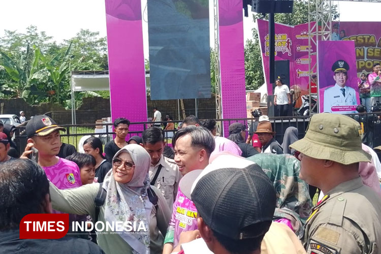 Bupati Jember Muhammad Fawait saat menyapa langsung masyarakat Kecamatan Panti (Foto: M Abdul Basid/TIMES Indonesia)