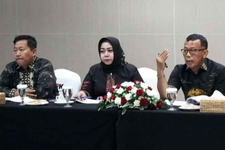 Bupati Sugiri Sancoko didampingi Wakil Bupati Lisdyarita dan Ketua DPRD Ponorogo Dwi Agus Prayitno saat presentasi bersama KPK di Jakarta. (Foto: Prokopim Ponorogo)