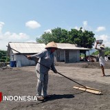 Garam Kusamba: Menjaga Tradisi, Melawan Zaman