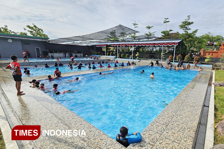 Kolam renang menjadi primadona Wisata Lembah Pangonan di Madiun. (Foto: Yupi Apridayani/TIMESIndonesia)
