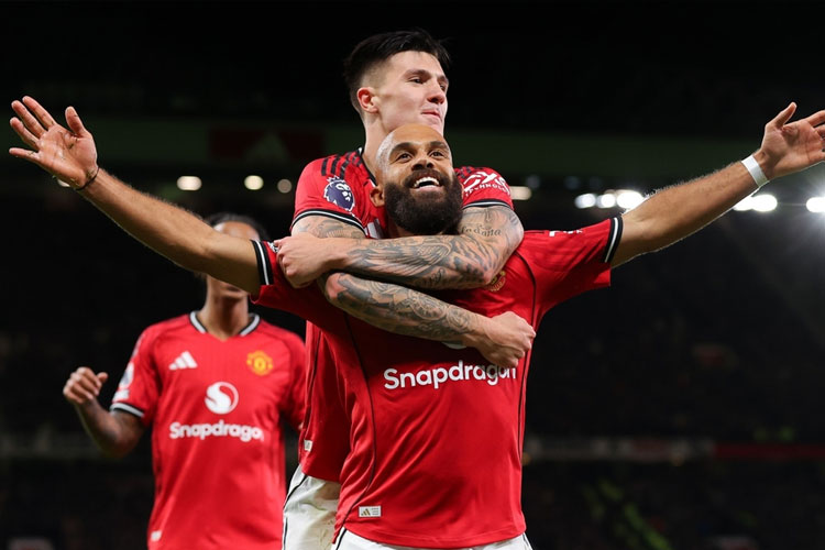 Bryan Mbeumo merayakan golnya yang membawa Manchester United menang 4-2 atas Brighton di Old Trafford dalam lanjutan Liga Inggris, Sabtu (25/10/2025). (foto: BeinSport)