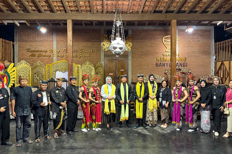 Osing-Pelestari-Adat-Banyuwangi-2.jpg