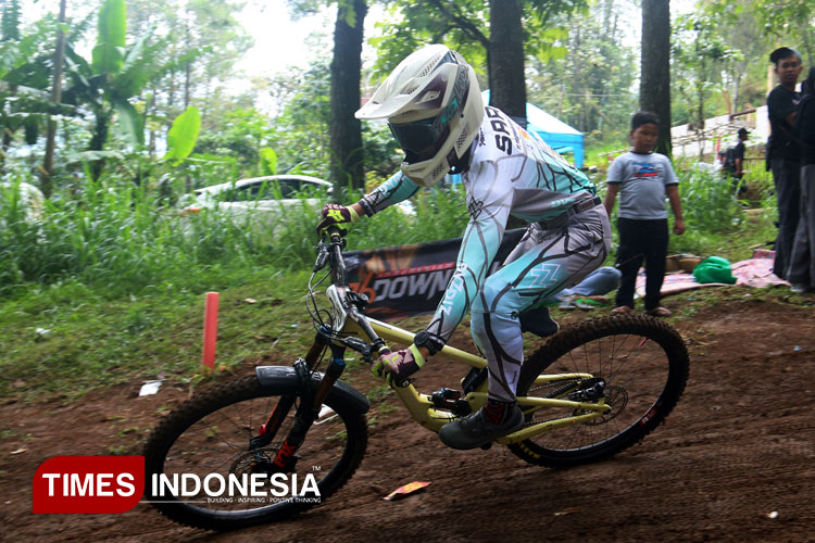 Rookie Cetak Sejarah, Pandu Satrio Perkasa Sabet Juara Umum 76 Indonesian Downhill 2025
