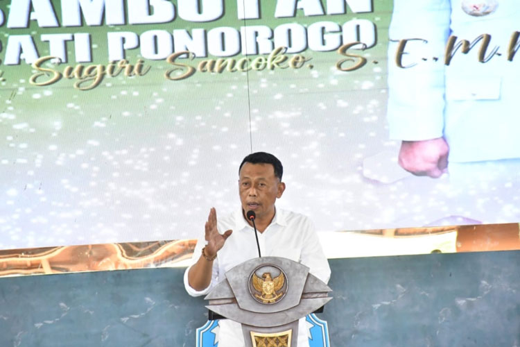Bupati Sugiri Sancoko saat memimpin pisah sambut Dandim Ponorogo. (FOTO: Humas Kodim Ponorogo)