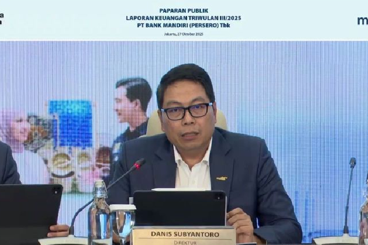 Tangkapan layar Direktur Risk Management Bank Mandiri Danis Subyantoro memaparkan materi konferensi pers Paparan Kinerja Kuartal III 2025 secara daring di Jakarta, Senin (27/10/2025). Foto: Antara/Rizka Khaerunnisa)