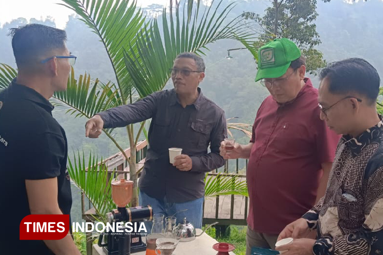 Kebun-Kopi-Benjor.jpg