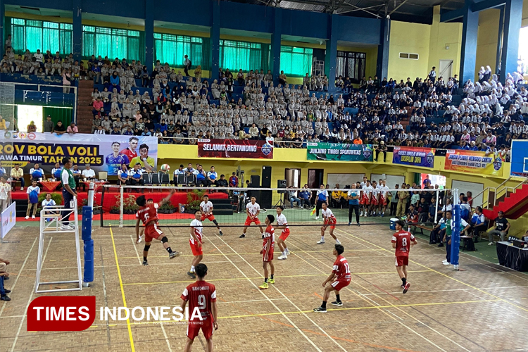 38 tim berlaga dalam ajang Kejurprov Bola Voli U-19 Jawa Timur di GOR Tawangalun, Banyuwangi. (FOTO: Ikromil Aufa/TIMES Indonesia)