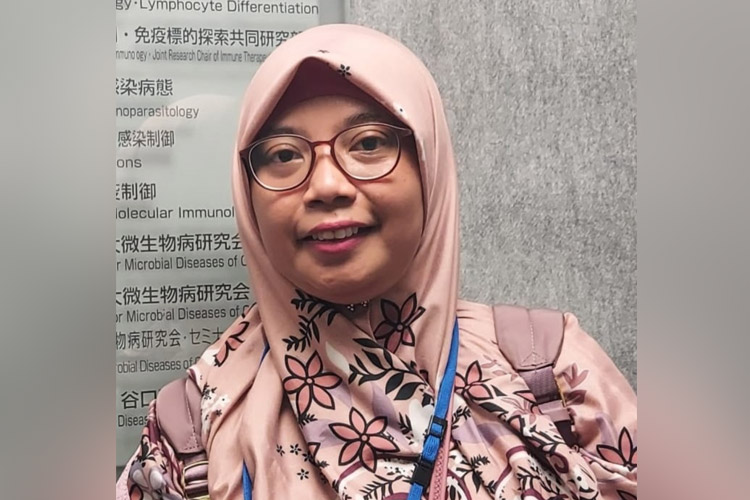 Dosen FKM UNAIR sekaligus Ketua Research Center on Global Emerging and Re-emerging Infectious Diseases, ITD UNAIR, Laura Navika Yamani SSi MSi PhD. (FOTO: Dok.Unair)