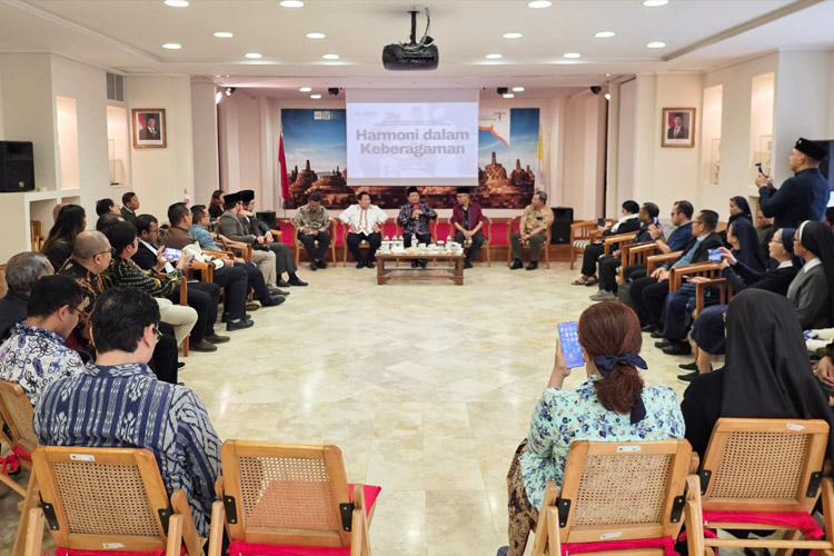 Menag Nasaruddin bertemu para Imam dan Biarawati Italia. (FOTO: dok. Kemenag)